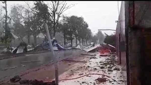 Caaguazú: Temporal azota fuertemente Vaquería y ocasiona pérdidas