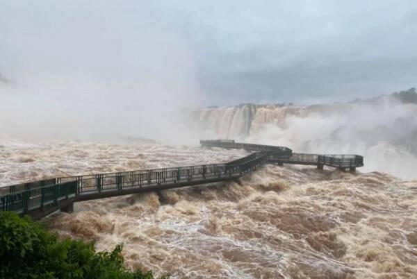 [VIDEO] ¡Un infierno! Cierran "Garganta del Diablo" por crecida del río