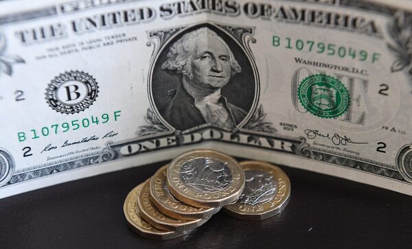 El peso mexicano se cotiza a 16,89 pesos por dólar, nivel no visto desde diciembre de 2015 - MarketData