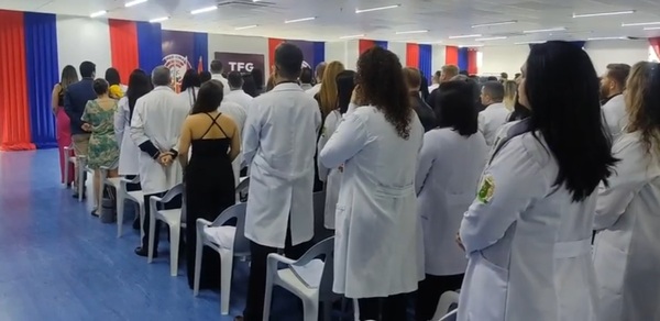 Un total de 132 nuevos médicos egresaron en la UCP - Radio Imperio