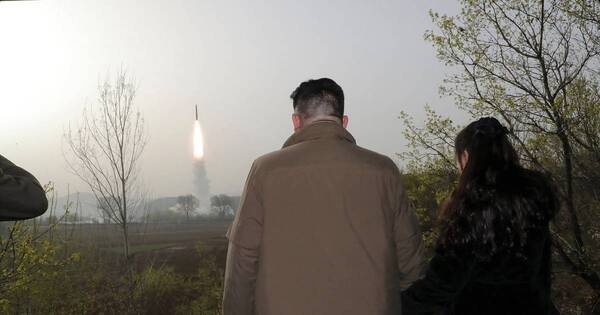 La Nación / Corea del Norte dispara misil de largo alcance