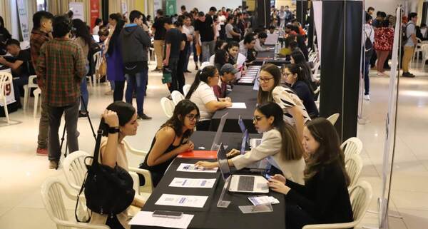 Hubo masiva concurrencia en feria de empleo en la Expo