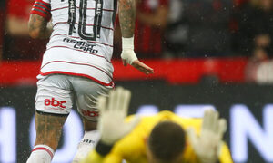 (VIDEO) ¡Atenti Olimpia! Hinchas de Flamengo celebran momento de Gabigol