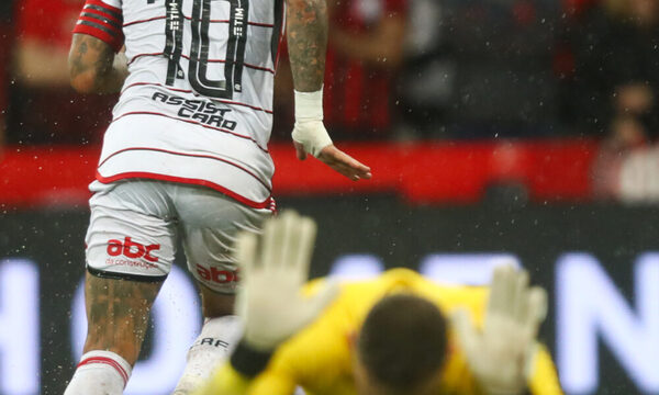 (VIDEO) ¡Atenti Olimpia! Hinchas de Flamengo celebran momento de Gabigol