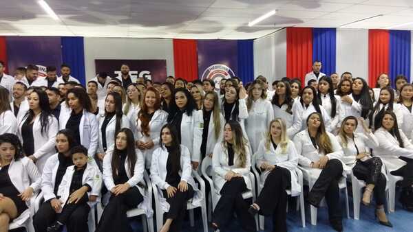 132 nuevos médicos egresaron de la Universidad Central del Paraguay (UCP)