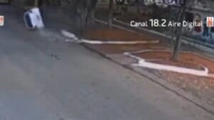 Video: Conductora sale ilesa de sorpresivo vuelco en Lambaré