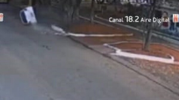 Video: Conductora sale ilesa de sorpresivo vuelco en Lambaré