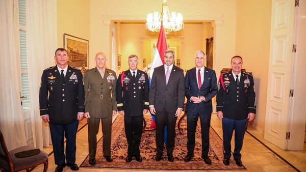 Abdo Benítez se reúne con altos mandos militares de EEUU