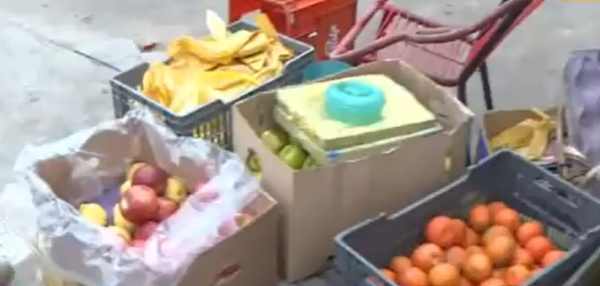 El vendedor moderno: Vende frutas y podes pagarle con pos - C9N