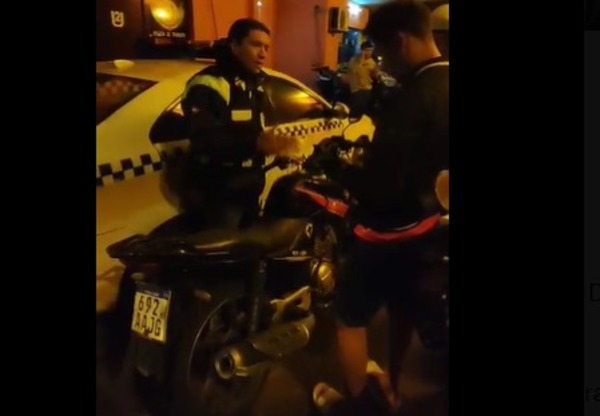 Dire Tránsito salió de cacería y multó a motocas infractores
