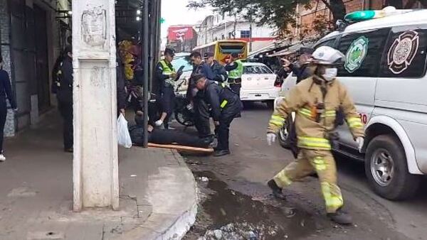 Colectivo se quiso adelantar y atropelló a una agente de PMT