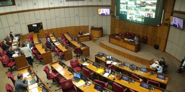 Senadores deciden aguardar dictamen de Constitucionales para tratar nota de Chaqueñito