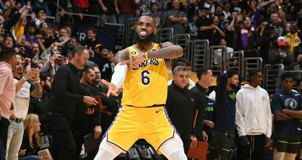 Versus / LeBron James confirma que seguirá jugando en la próxima temporada de NBA