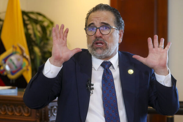 "Ecuador es rico y su moneda la biodiversidad", dice el canciller tras el inédito canje de deuda - MarketData