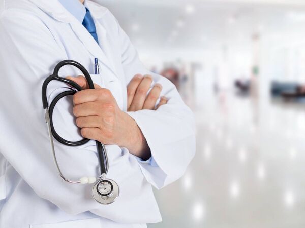 Diputados aprueban "dignificación salarial" para médicos - El Independiente