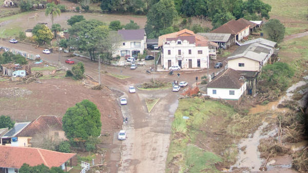 El ciclón extratropical deja un muerto, destrucción y 800.000 hogares sin luz en el sur de Brasil - .::Agencia IP::.