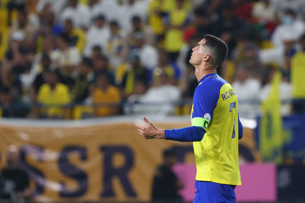 Versus / FIFA prohíbe al Al-Nassr realizar fichajes hasta que salde sus deudas