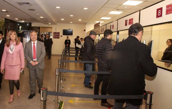 Especialista chileno visitó sede de la Dirección del Registro de Automotores