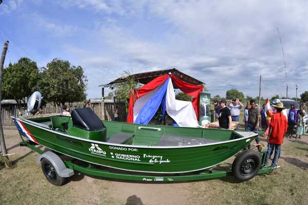 Comunidad indígena del Chaco recibe camioneta y embarcación por parte de Itaipu - .::Agencia IP::.