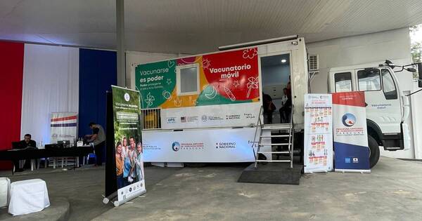 La Nación / Realizan vacunaciones en el estand móvil del PAI en la Expo de MRA