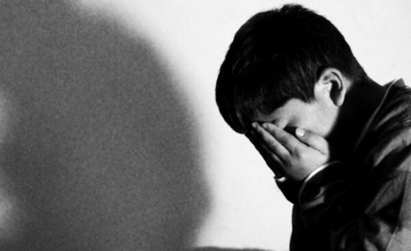 22 años de prisión para hombre por abusar varias veces de su hijo