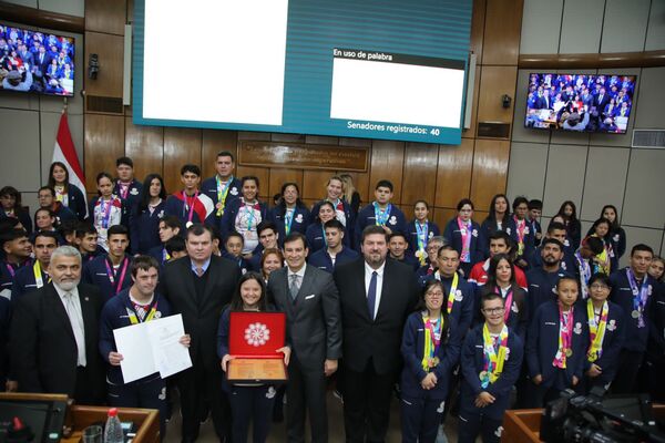 Senado distinguió a atletas paraguayos que participaron en las Olimpiadas Especiales - El Trueno