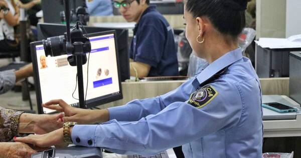 La Nación / Identificaciones ya expidió 3.000 cédulas y 600 pasaportes con el nuevo formato