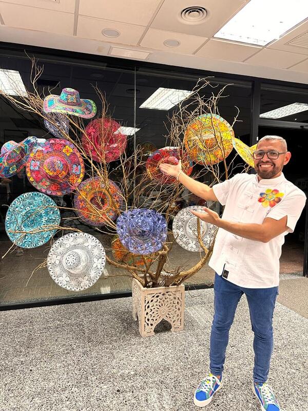 Paraguayo se destaca con sus diseños de ñandutí en Ibiza, España - El Independiente
