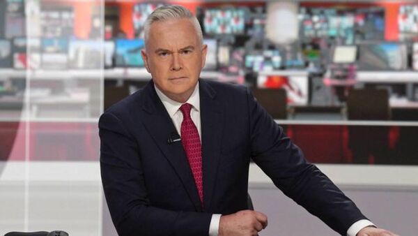 Diario HOY | Periodista estrella de la BBC pagó "fortuna" por fotos de un joven desnudo, confirma su esposa
