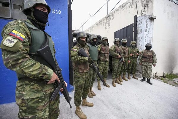 La Policía y las Fuerzas Armadas de Ecuador podrán usar las armas incautadas en operativos - Mundo - ABC Color