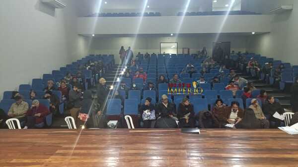 Más de 250 tarjetas fueron entregadas a los nuevos beneficiarios de la tercera edad - Radio Imperio