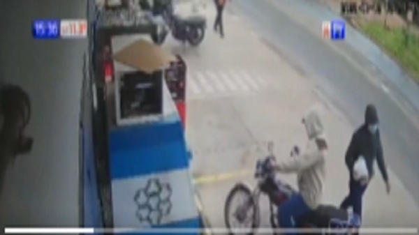 Motochorros asaltaron minimercados de Fernando de la Mora y Lambaré - Noticias Paraguay