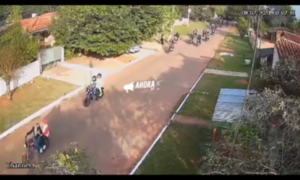 (VIDEO) ¡Dios mio! Motociclistas ahora ya asaltan en grupo