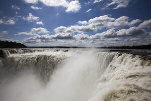 La Garganta del Diablo, principal atractivo de Iguazú, cerrado por el aumento del caudal - MarketData