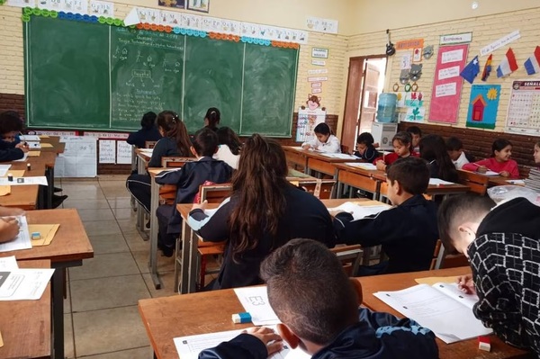Diario HOY | Autorizan desembolso para renovar becas a más de 3.300 estudiantes