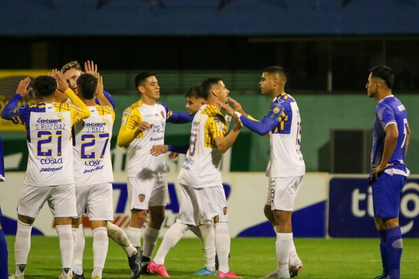 Luqueño golea 6 a 0 a Oriental en su debut en Copa Paraguay 2023 - La Tribuna