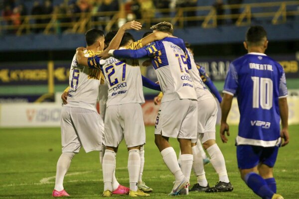 Versus / Luqueño triunfó sin despeinarse ante Oriental y se mete a la cuarta fase
