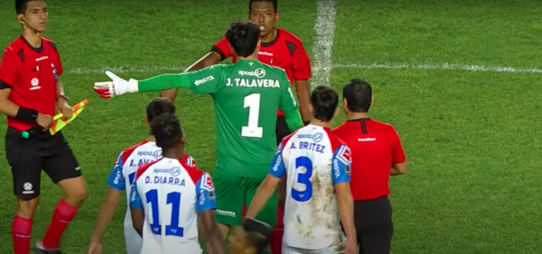 Versus / El fuerte reclamo de Javier Talavera, arquero sub 20 de Cerro, al árbitro del partido ante IDV