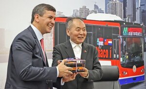 Diario HOY | Fábrica de buses eléctricos, paneles solares y alimentos: la gira de Peña por Taiwán