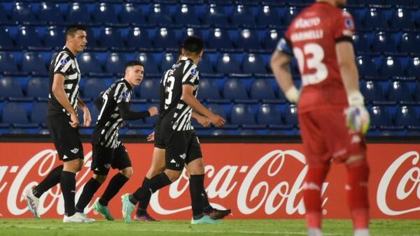 Libertad lo gana con empuje y jerarquía