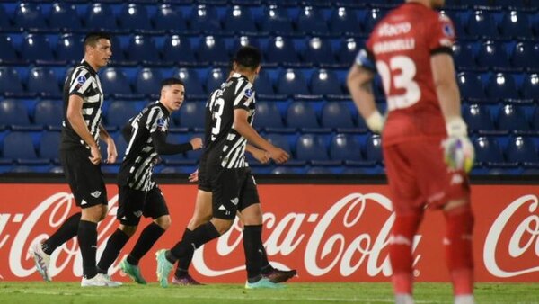 Libertad lo gana con empuje y jerarquía
