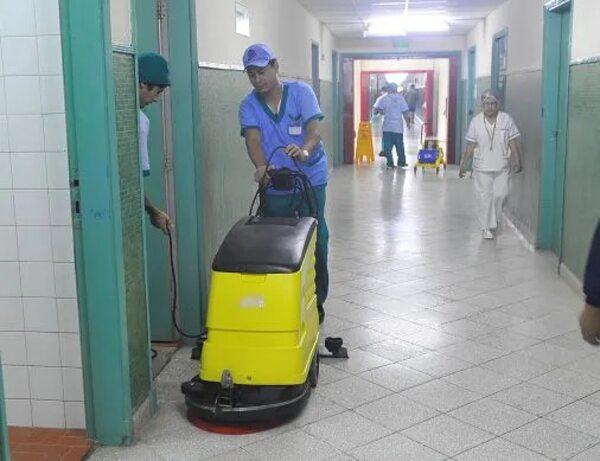 Persiste presunto direccionamiento para servicio de limpieza en el IPS - Política - ABC Color