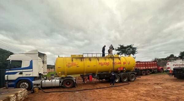 Giro inesperado: boliviano fingió robo de 35 mil litros de combustible - Noticiero Paraguay
