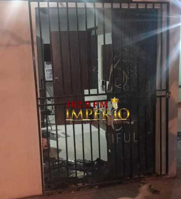 Disparan contra una peluquería en barrio Obrero - Radio Imperio