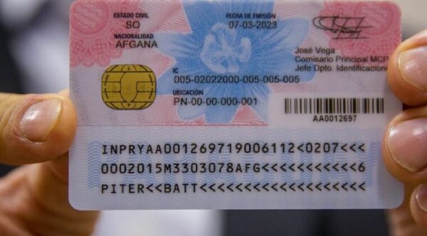 Tres mil paraguayos ya tienen cédulas con chips