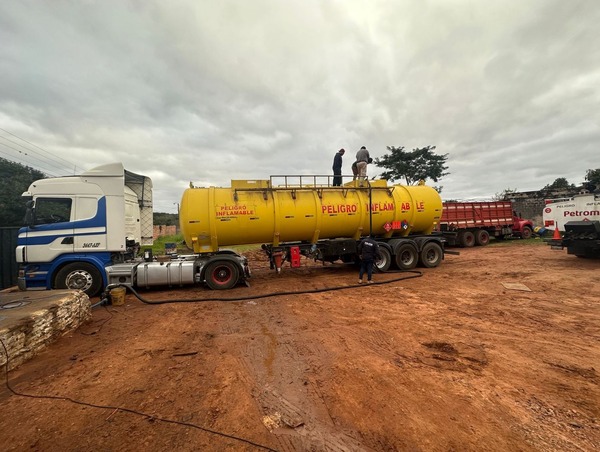 Giro inesperado: boliviano fingió robo de 35 mil litros de combustible - Radio Imperio