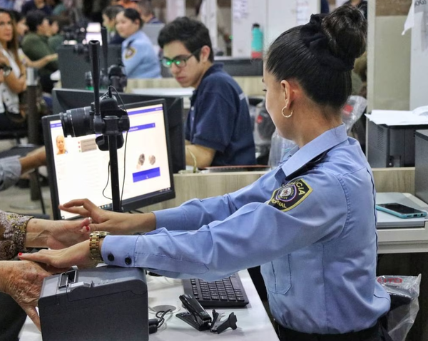 IDENTIFICACIONES YA EXPIDIÓ 3.000 CÉDULAS Y 600 PASAPORTES CON EL NUEVO FORMATO