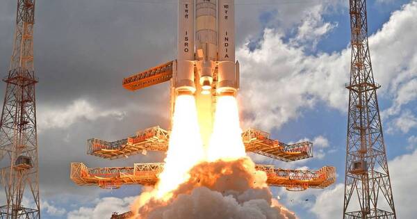 La Nación / India busca convertirse en el cuarto país que llega a la Luna