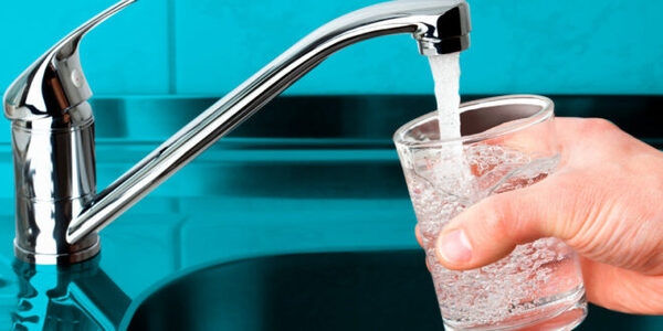 Recuerdan la importancia del consumo de agua durante el invierno