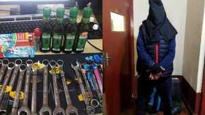 Sorprenden a presunto ladrón en un local en el circuito comercial
